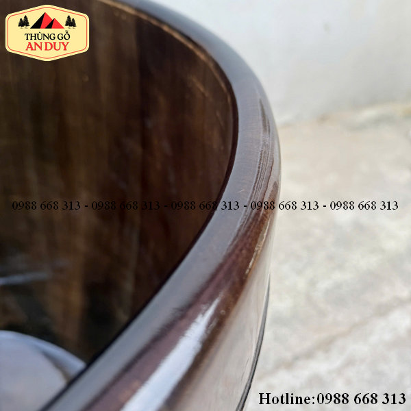 Kỹ thuật ghép mộng âm dương chống rò rỉ trên bồn tắm gỗ thông dáng chum An Duy.