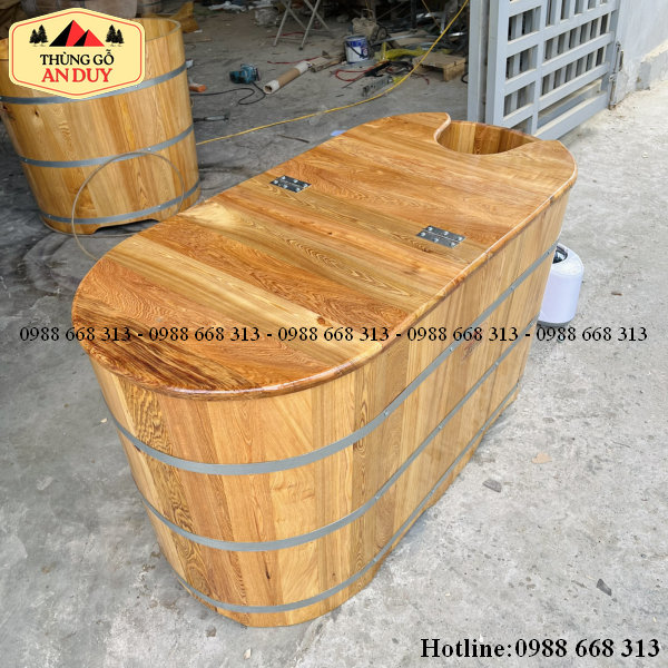 Cận cảnh vân gỗ Pơmu trên bồn tắm bằng gỗ