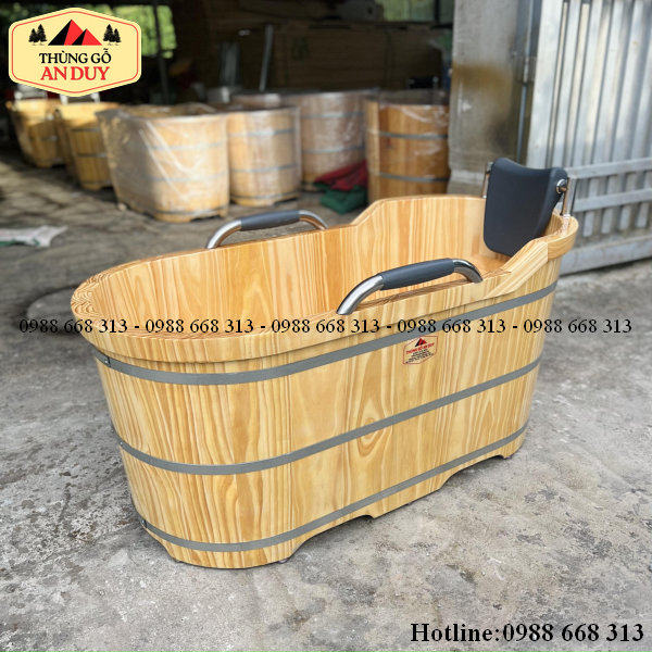 Hệ thống van xả đáy tiện dụng của bồn tắm bằng gỗ thông cao cấp.