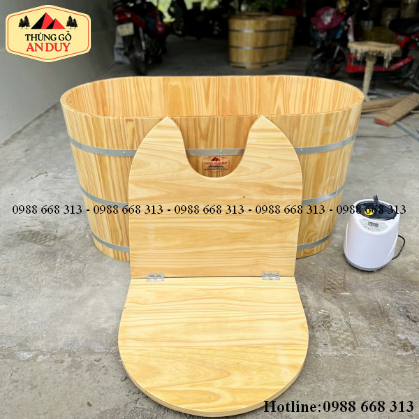 Bồn tắm gỗ thông nhập khẩu có đường vân to và màu sắc tươi sáng.