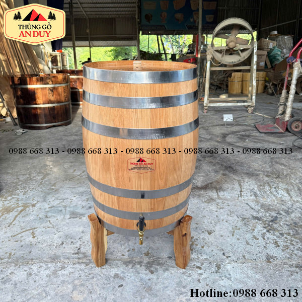 Thùng gỗ sồi 100l dáng đứng tiết kiệm diện tích cho phòng khách và hầm rượu.