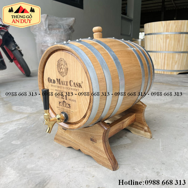 Thùng gỗ sồi 20L thiết kế sang trọng phù hợp làm quà biếu đối tác và trưng bày phòng khách.