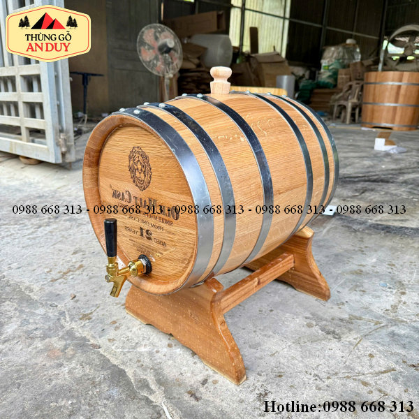 Thùng gỗ sồi 30L là kích thước quốc dân phù hợp trưng bày phòng khách và làm quà biếu.