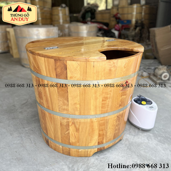 Bồn tắm gỗ Pơmu với các thanh gỗ ghép và vân gỗ tự nhiên