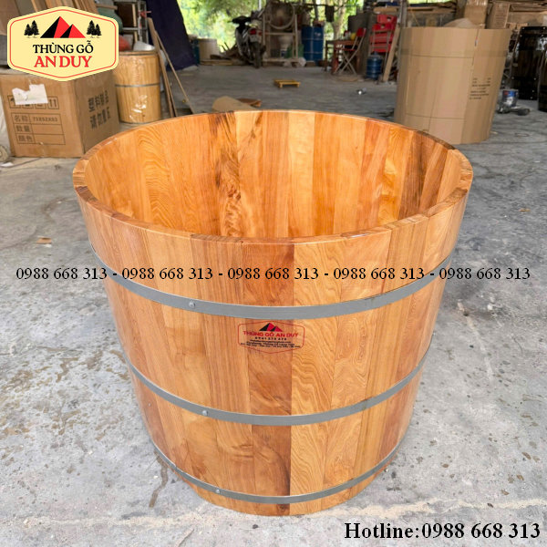 Bồn Tắm Tròn Gỗ Pơmu chuẩn tự nhiên thiết kế nhỏ gọn cho phòng tắm.