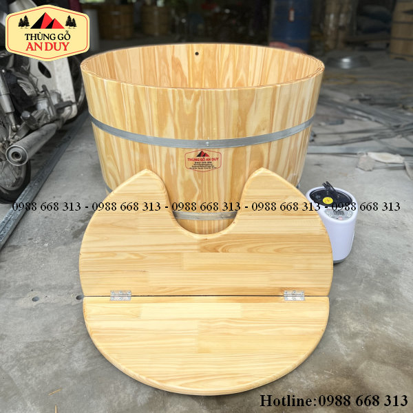 Bồn tắm gỗ thông nhập khẩu vân gỗ sáng màu đẹp mắt.