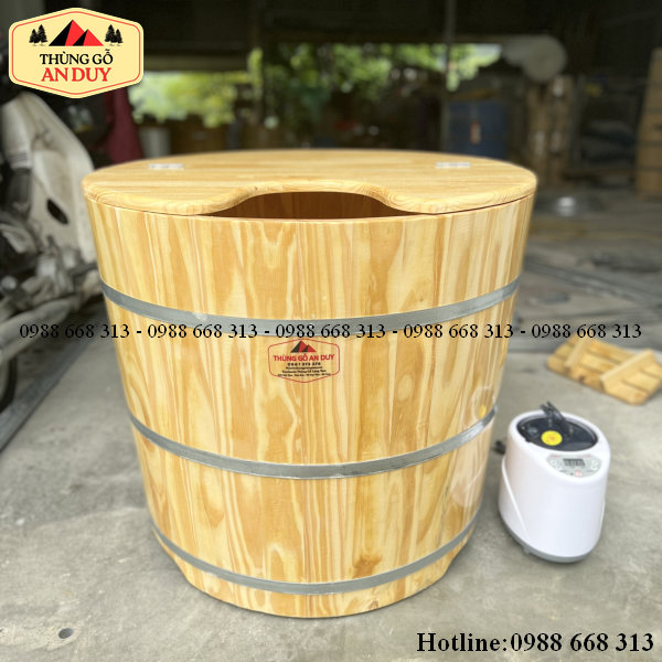 Bồn Tròn Xông Hơi Gỗ Thông thiết kế nhỏ gọn tiết kiệm diện tích.