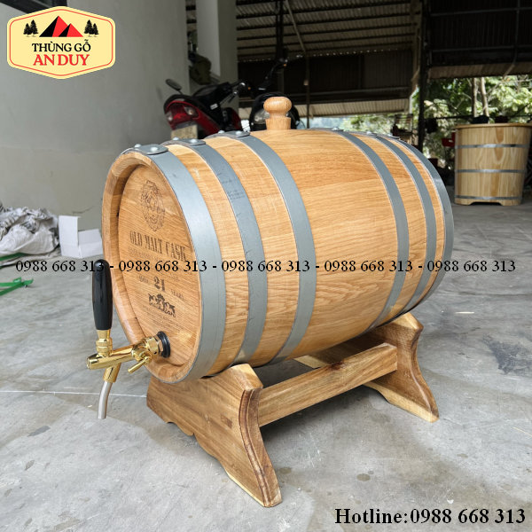 Công dụng của thùng rượu gỗ sồi ngâm rượu trong việc tạo màu hổ phách.