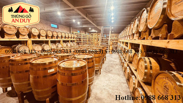 Kỹ thuật ghép thùng rượu gỗ sồi nga không sử dụng sáp ong hay keo dán.