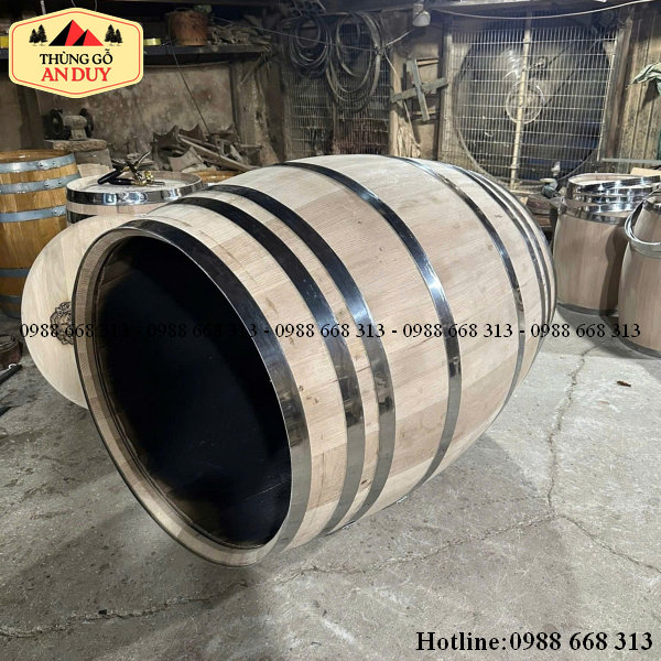Công đoạn xử lý nhiệt thanh gỗ sồi để sản xuất thùng rượu An Duy.